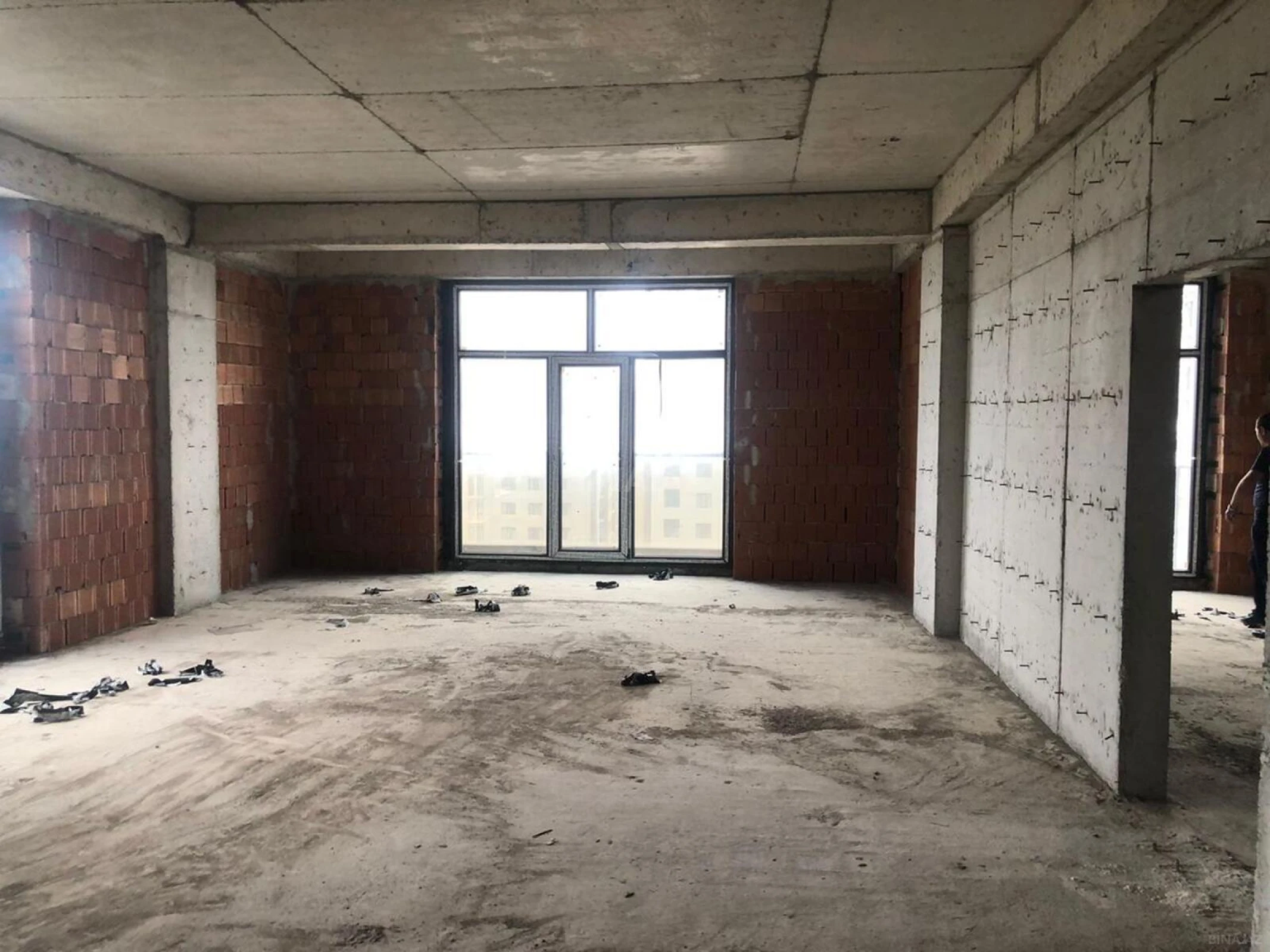 Satılır 5 otaqlı mənzil 267 m²