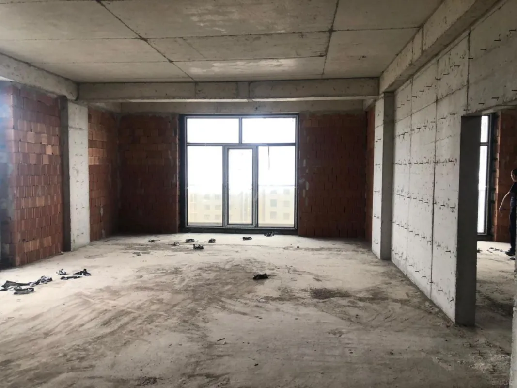 Satılır 5 otaqlı mənzil 267 m²