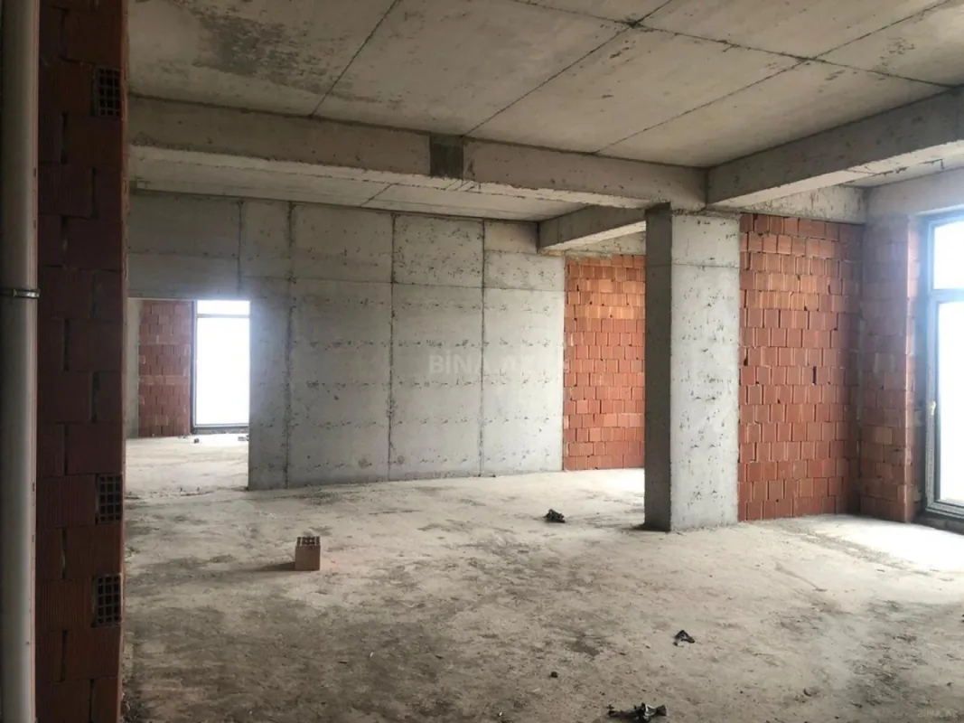 Satılır 5 otaqlı mənzil 267 m²