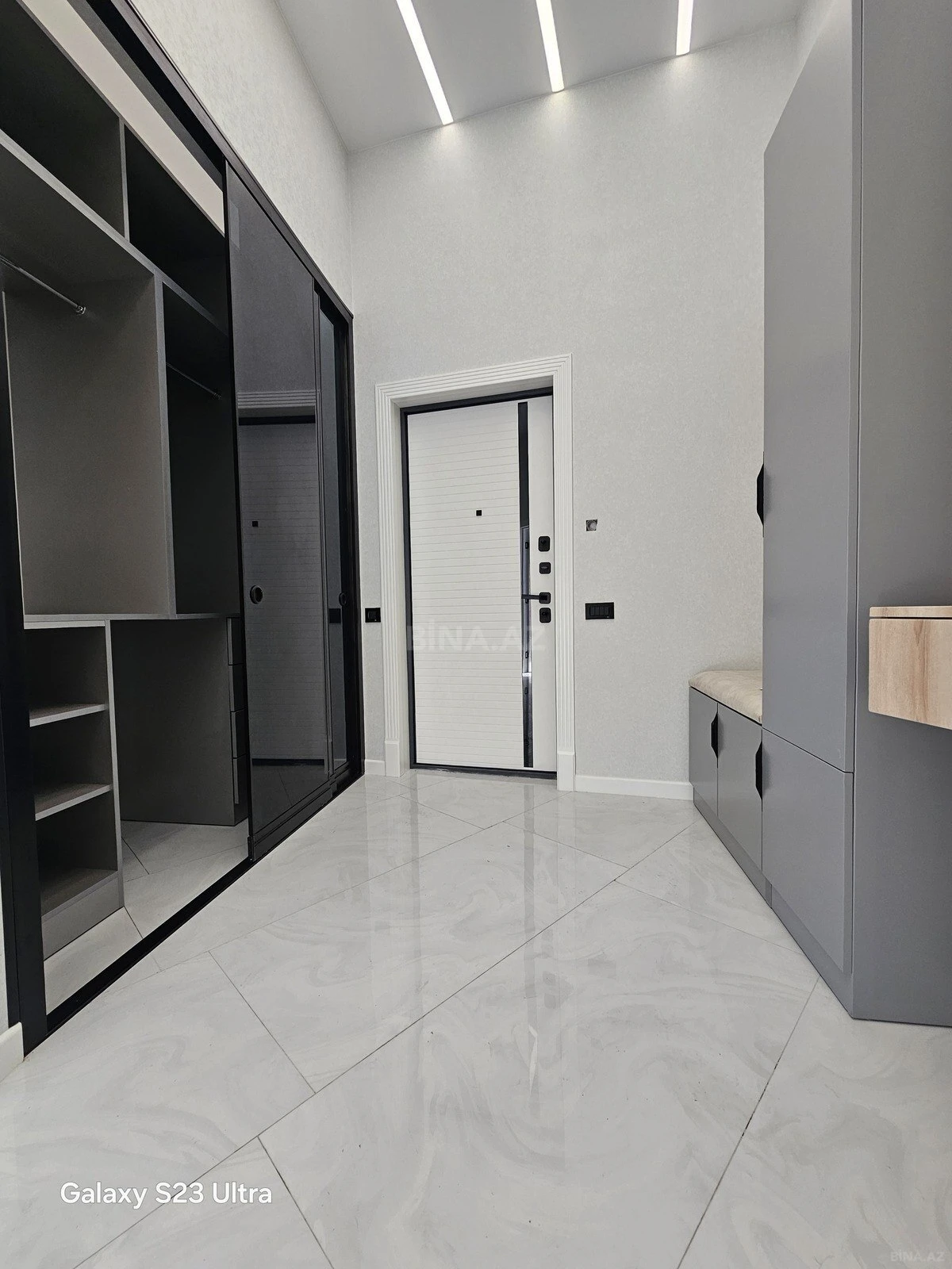 Satılır 3 otaqlı mənzil 105 m²