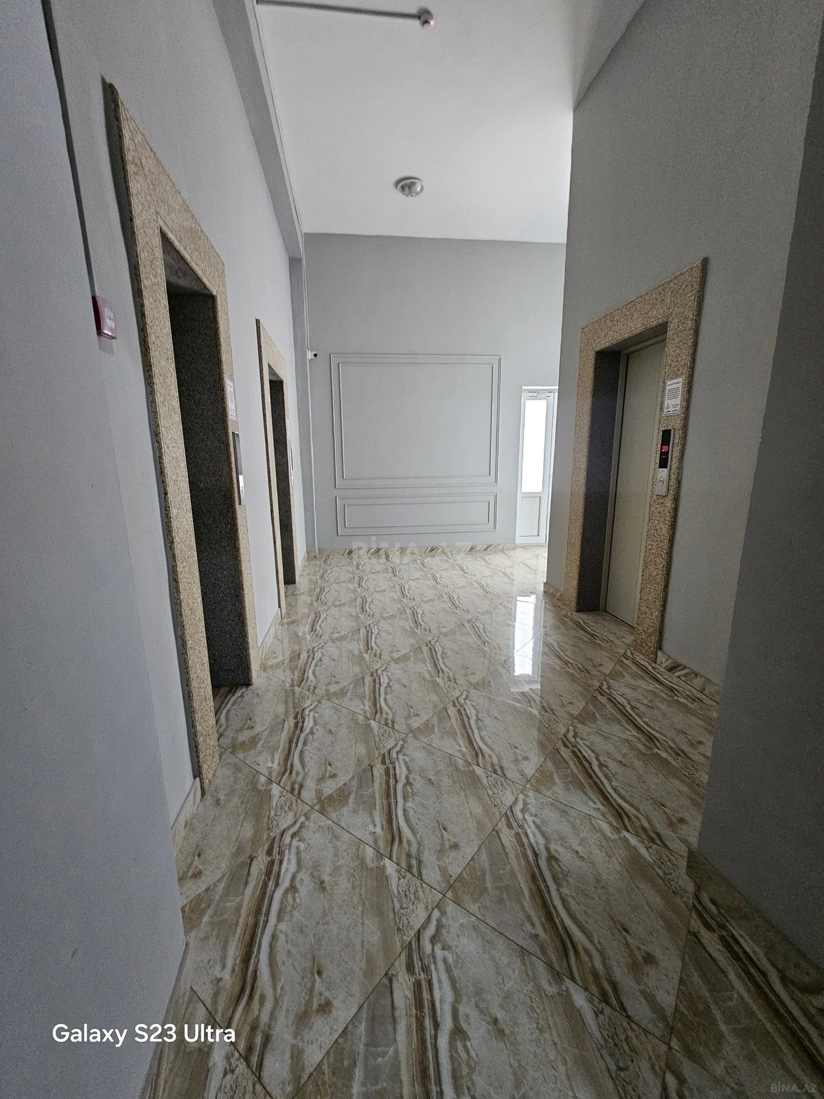 Satılır 3 otaqlı mənzil 105 m²
