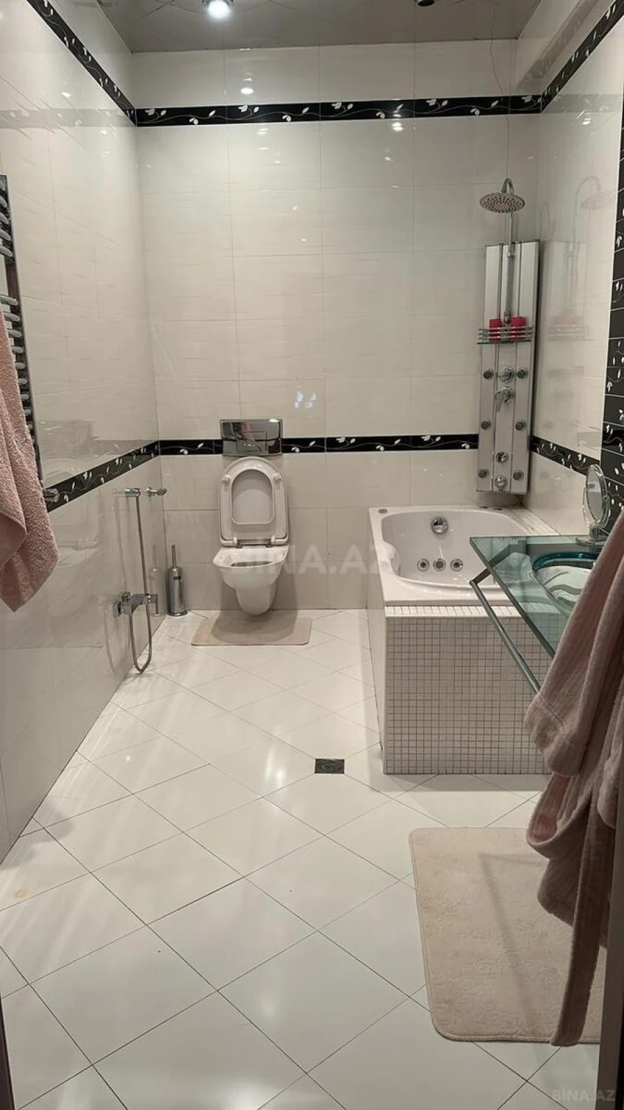 Satılır 4 otaqlı mənzil 210 m²
