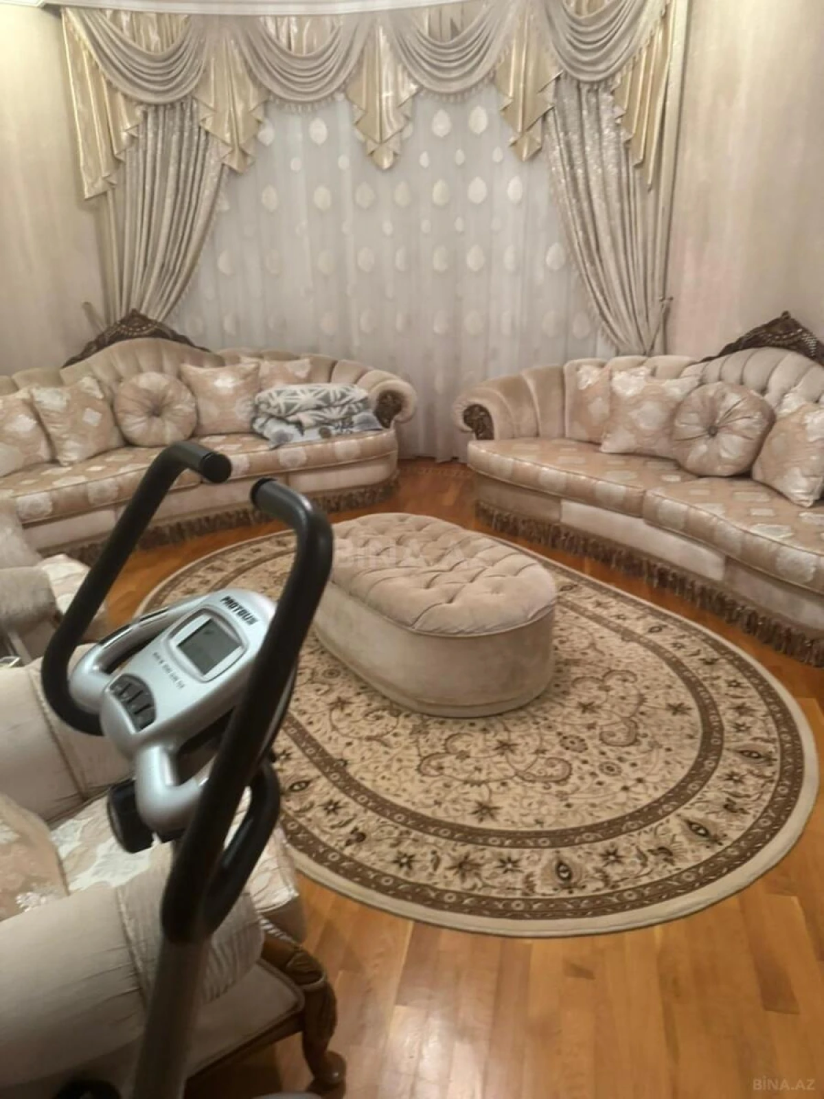 Satılır 4 otaqlı mənzil 210 m²