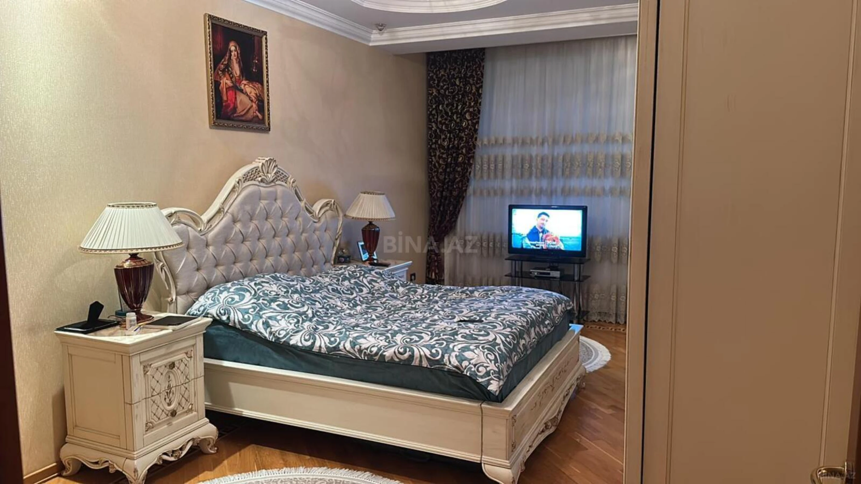 Satılır 4 otaqlı mənzil 210 m²