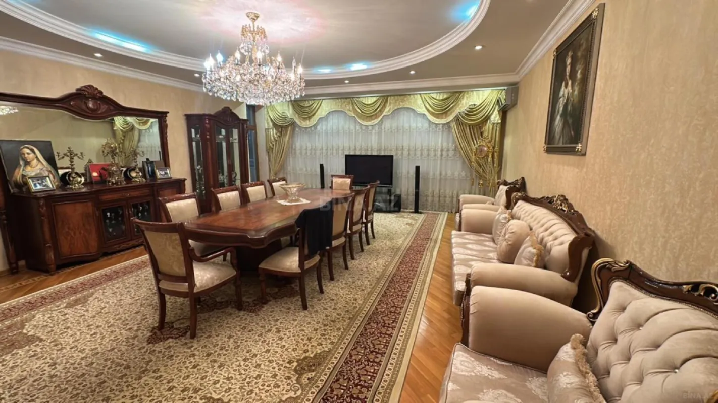 Satılır 4 otaqlı mənzil 210 m²