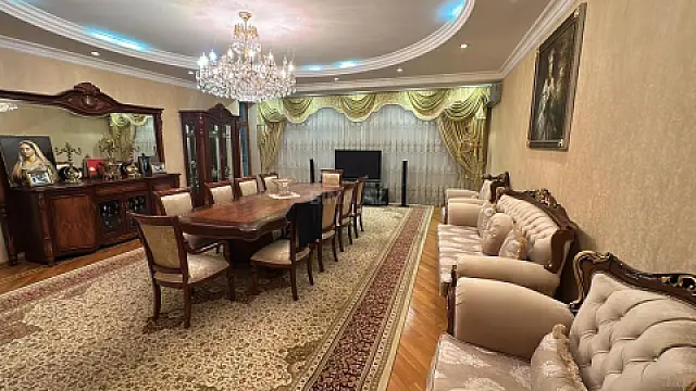 Satılır 4 otaqlı mənzil 210 m² — Bakı, İnşaatçılar 4 otaq 210.00 m²