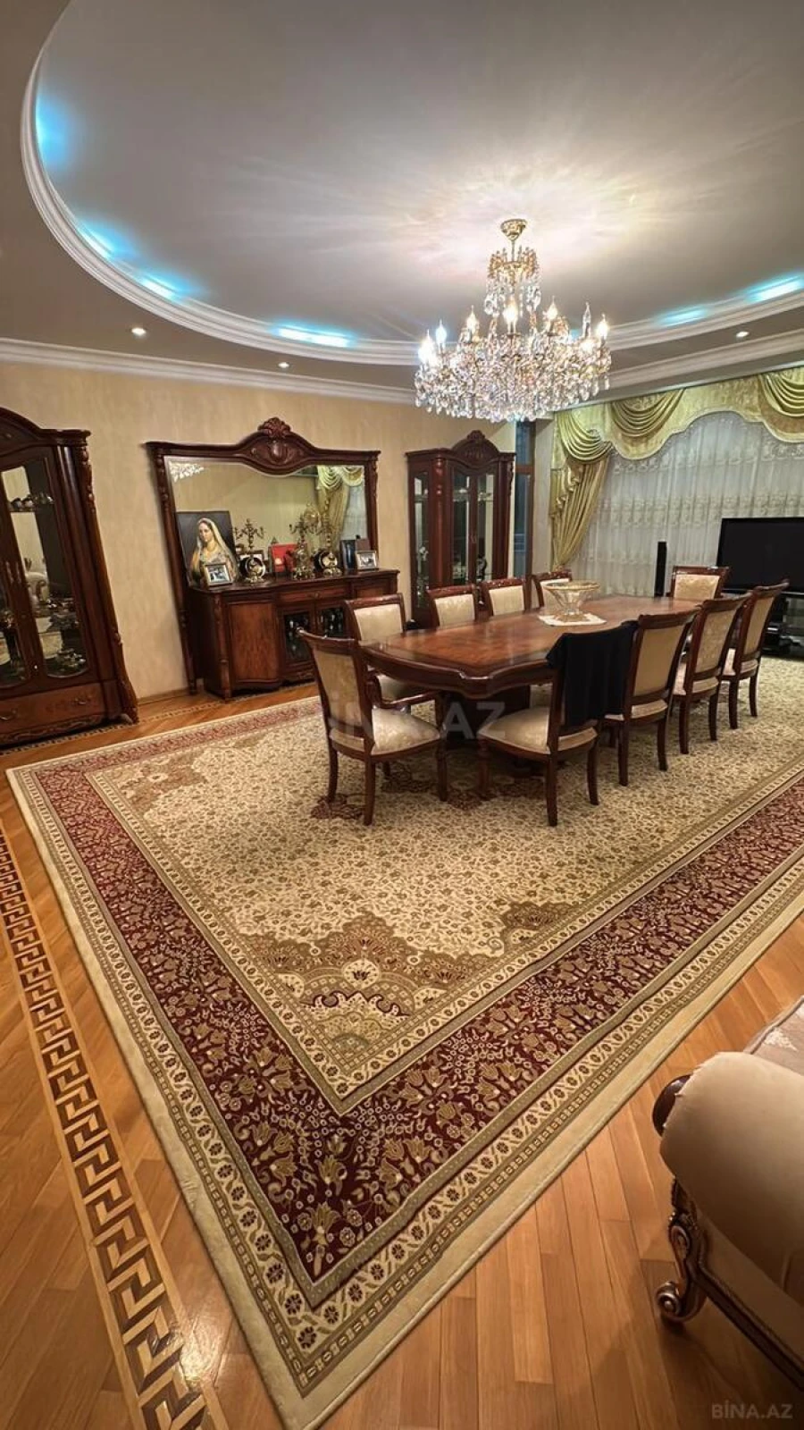 Satılır 4 otaqlı mənzil 210 m²