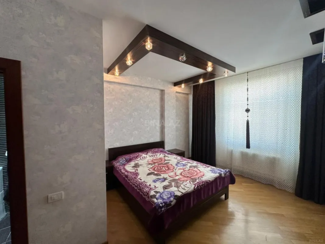 Satılır 4 otaqlı mənzil 115 m²