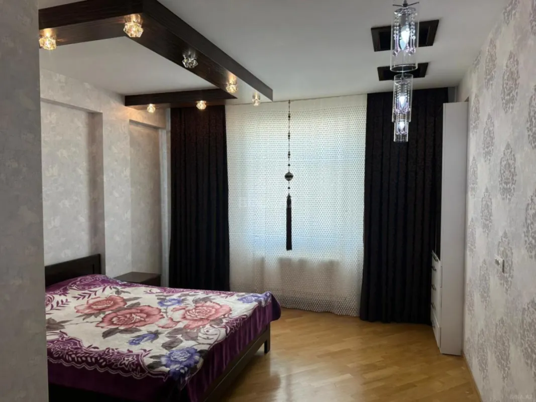 Satılır 4 otaqlı mənzil 115 m²