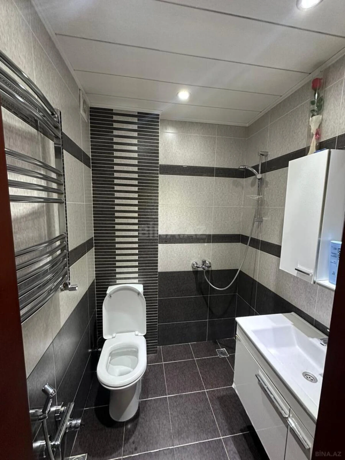 Satılır 4 otaqlı mənzil 115 m²