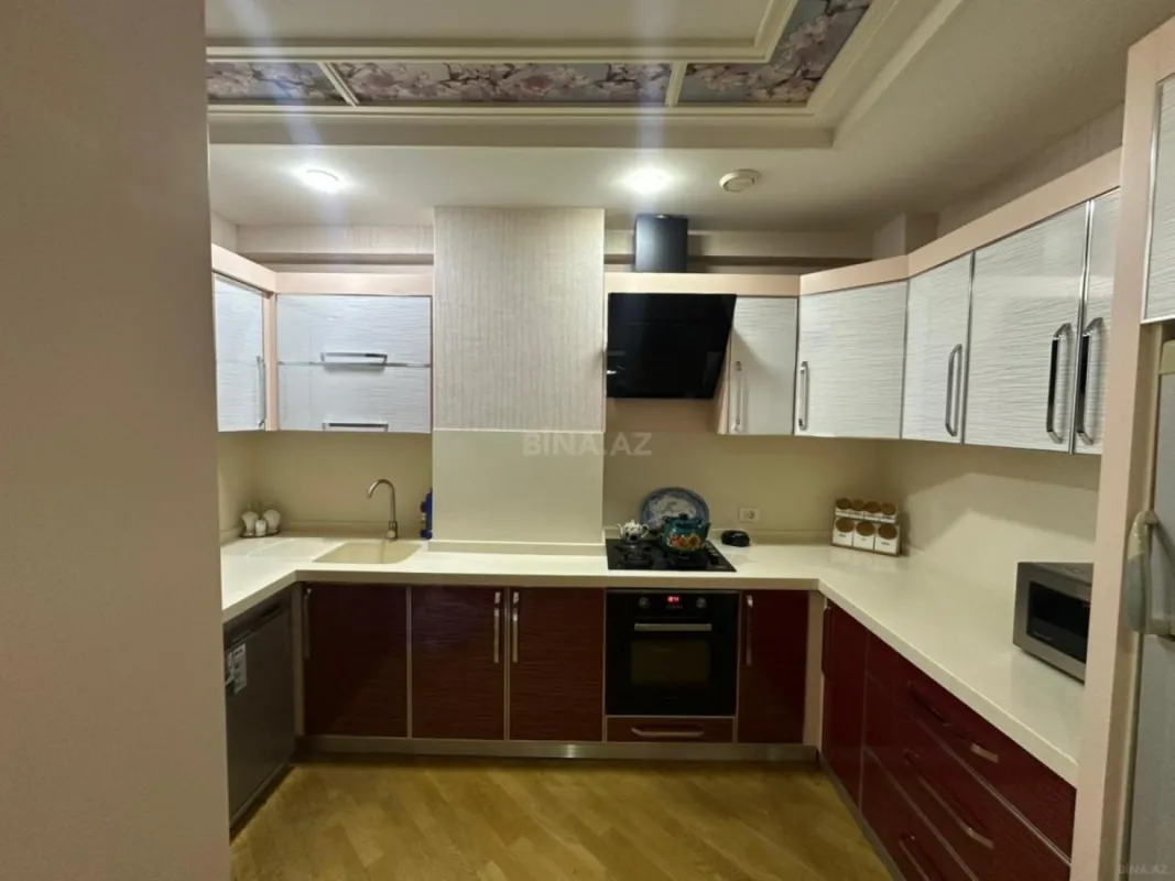 Satılır 4 otaqlı mənzil 115 m²