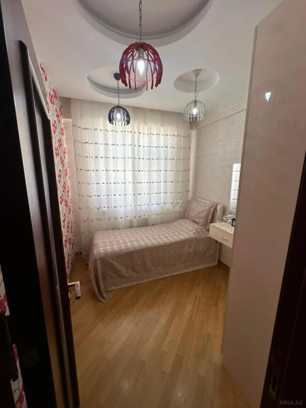 Satılır 4 otaqlı mənzil 115 m²
