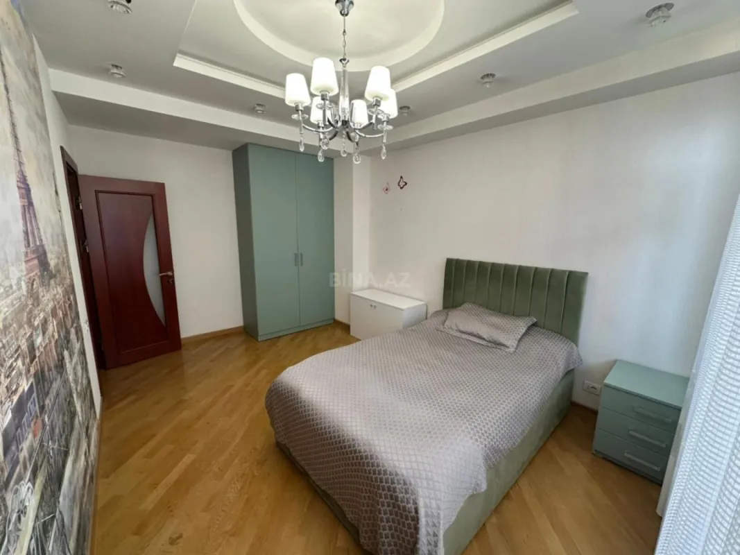 Satılır 4 otaqlı mənzil 115 m²