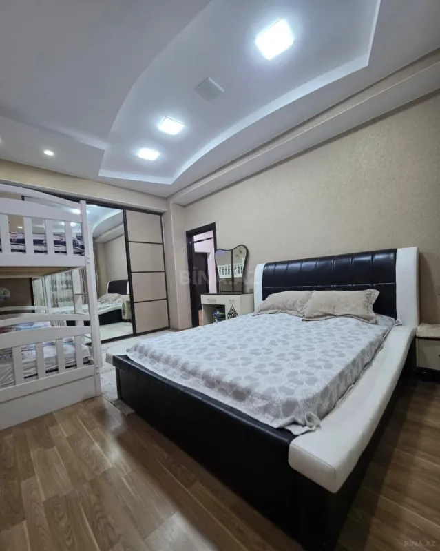 Satılır 2 otaqlı mənzil 70 m²