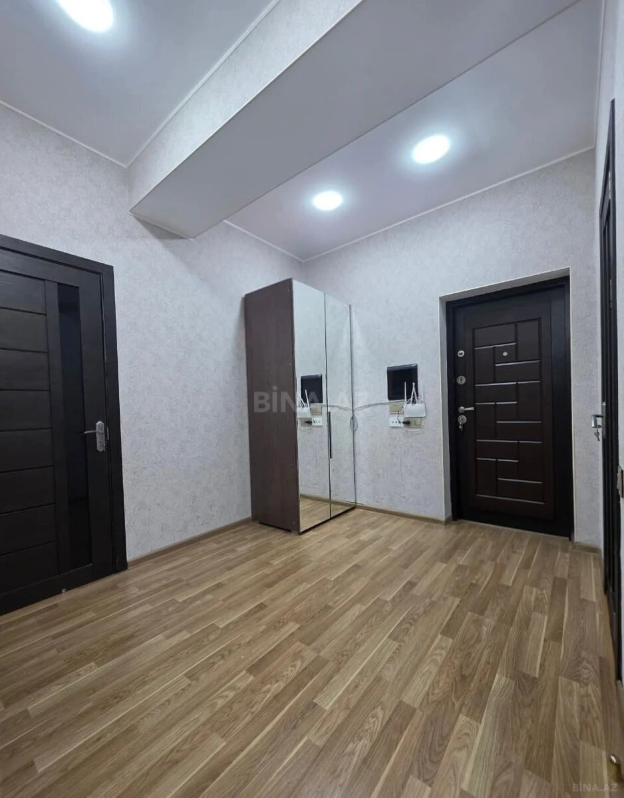 Satılır 2 otaqlı mənzil 70 m²