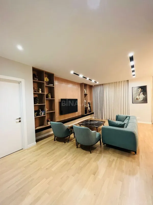 Satılır 3 otaqlı mənzil 148 m²