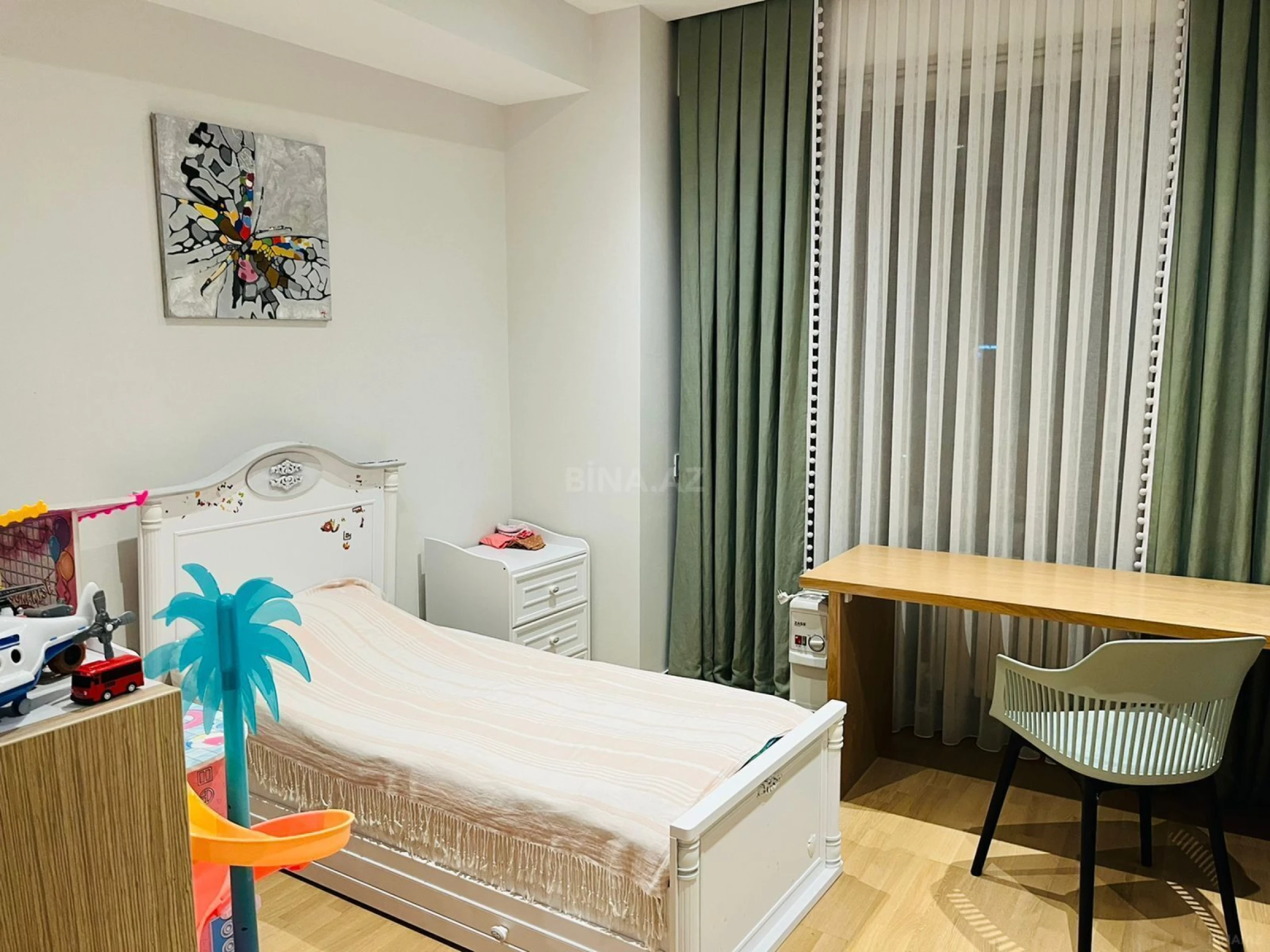 Satılır 3 otaqlı mənzil 148 m²