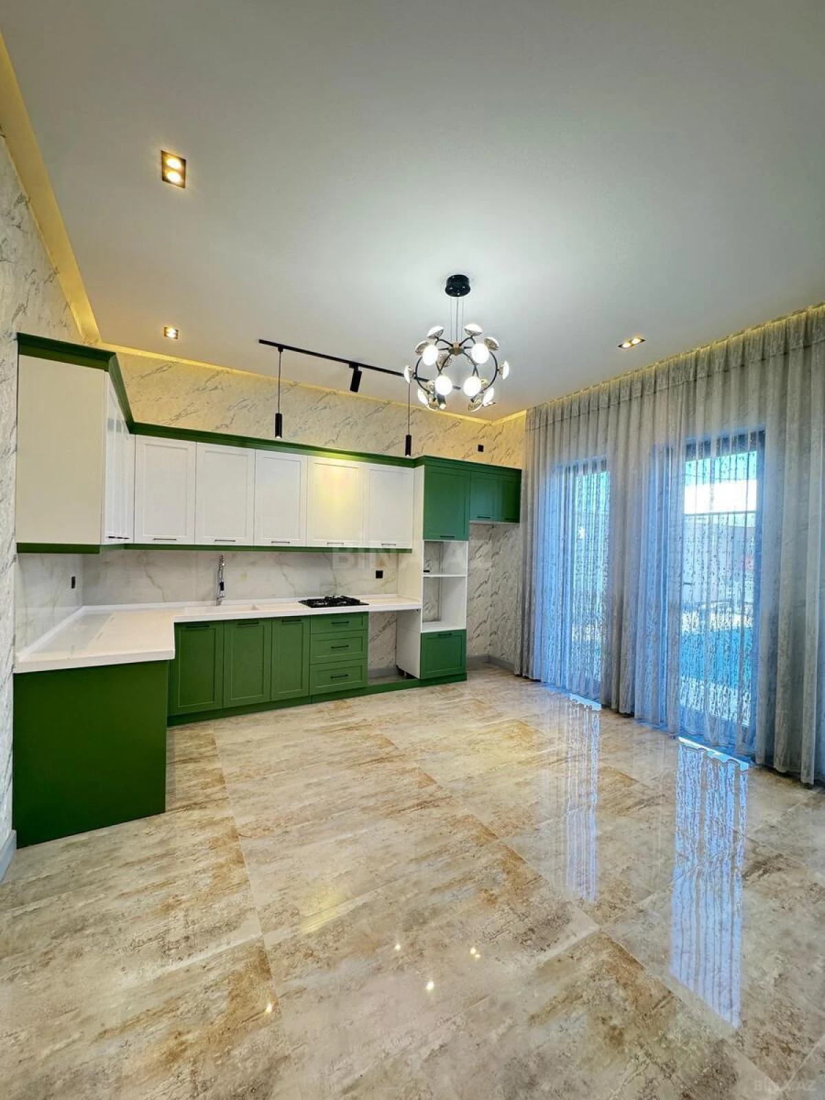 Satılır 4 otaqlı həyət evi 180 m²