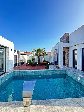 Satılır 4 otaqlı həyət evi 180 m²