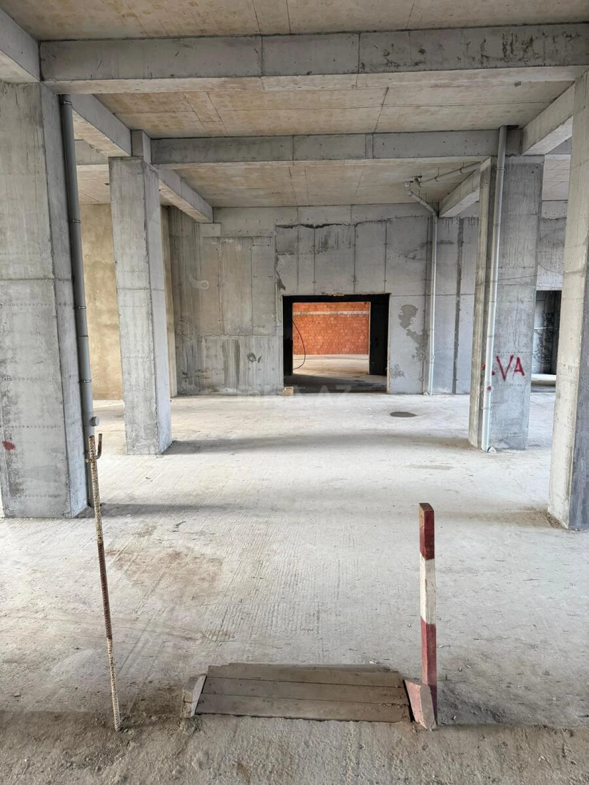 Satılır obyekt 313.3 m²