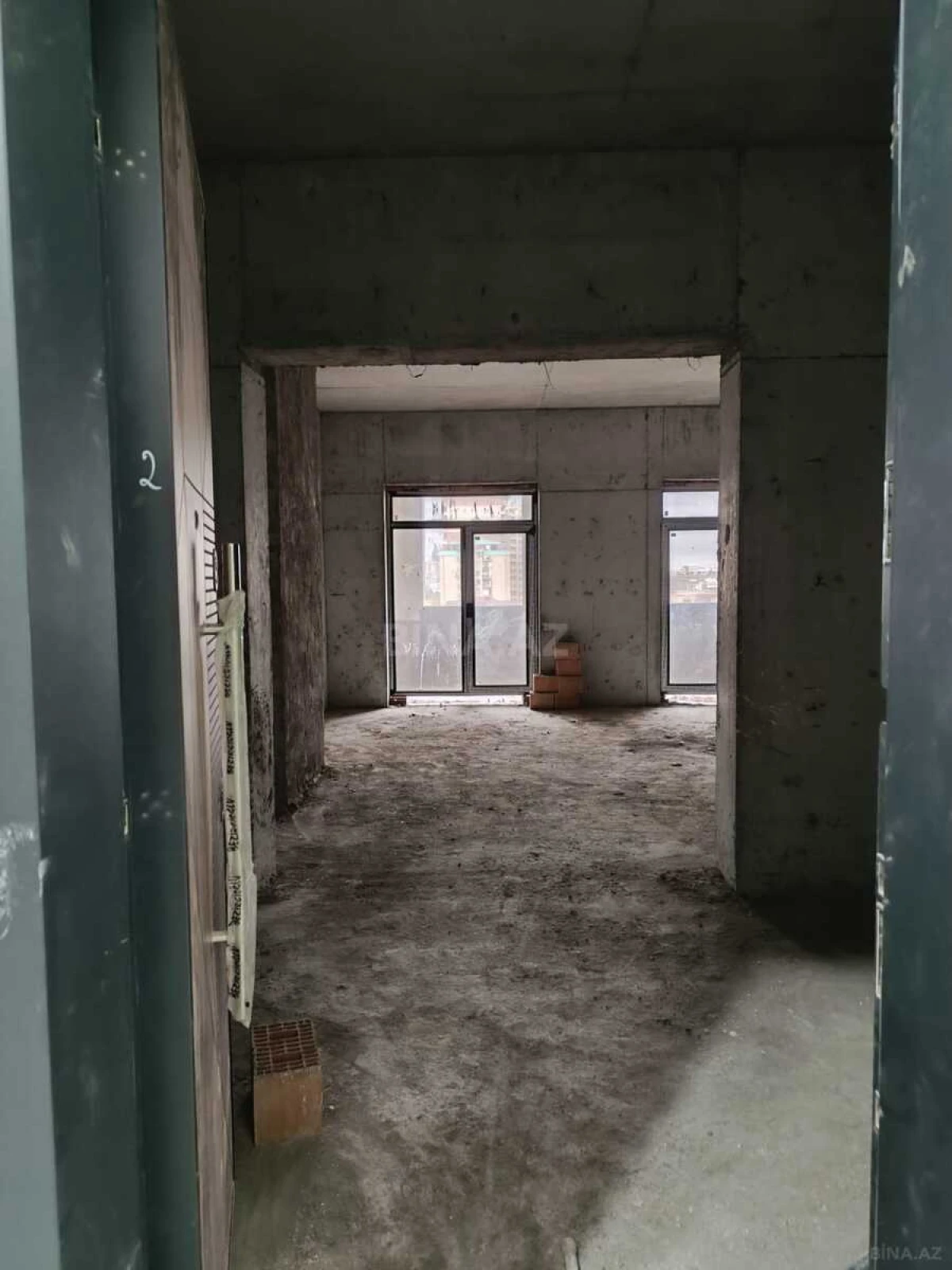 Satılır 4 otaqlı mənzil 148 m²