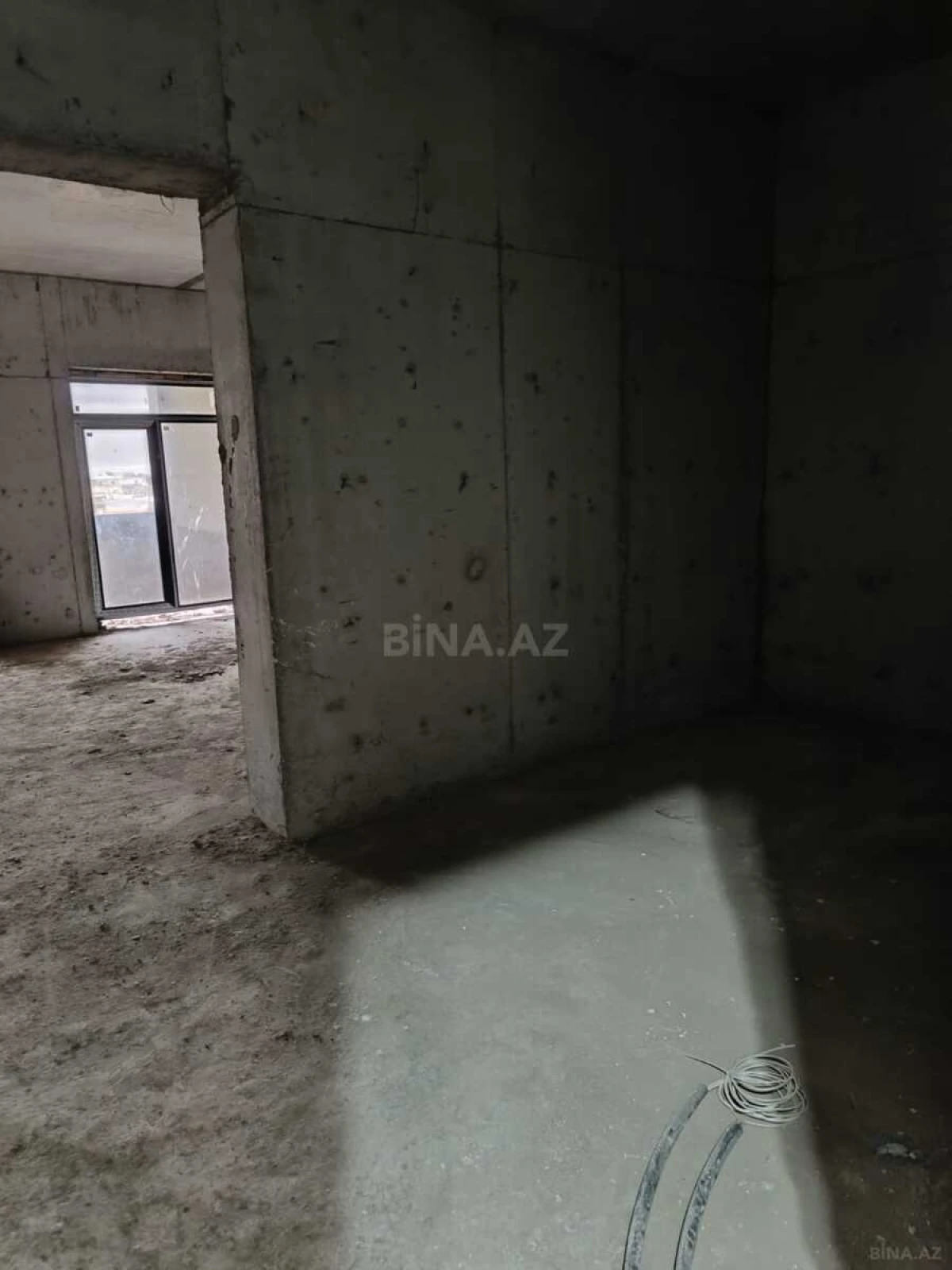 Satılır 4 otaqlı mənzil 148 m²