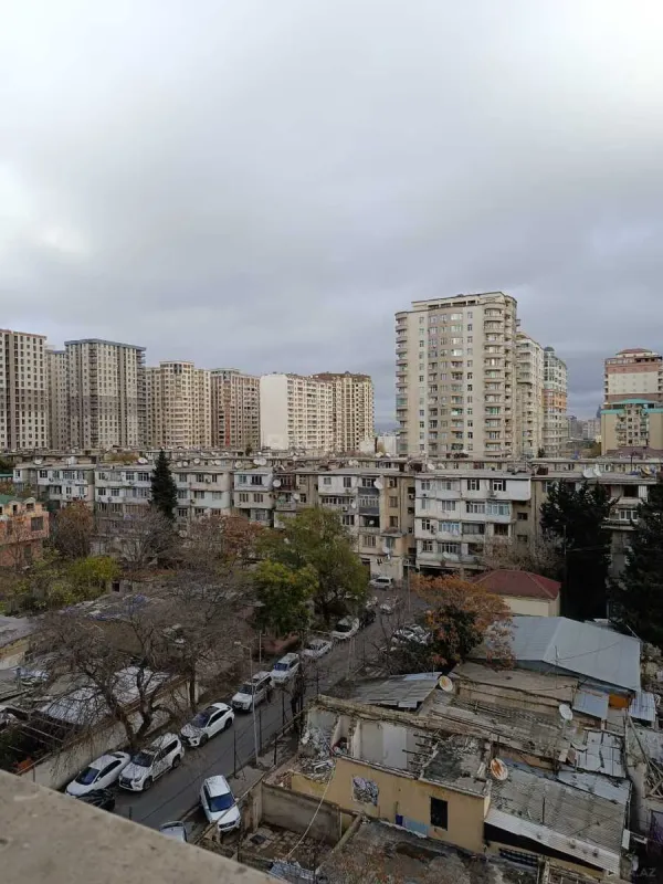 Satılır 4 otaqlı mənzil 148 m²