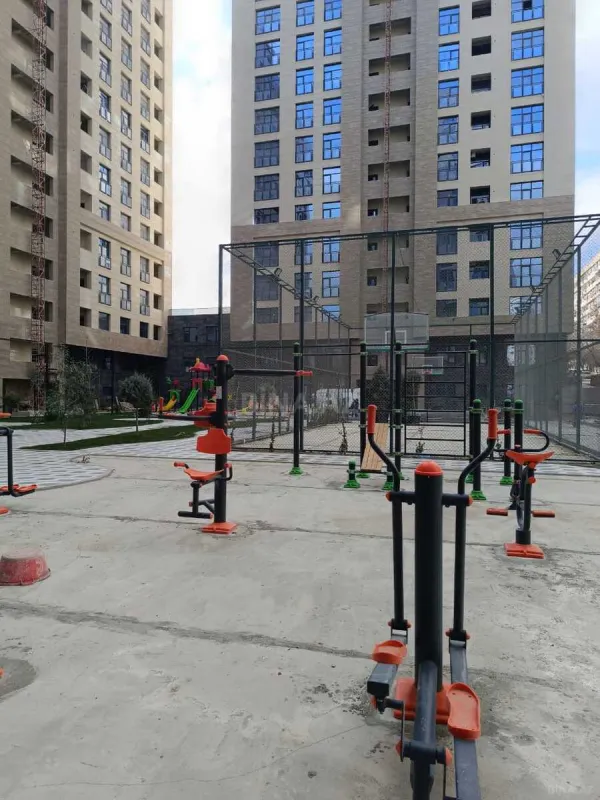 Satılır 4 otaqlı mənzil 148 m²