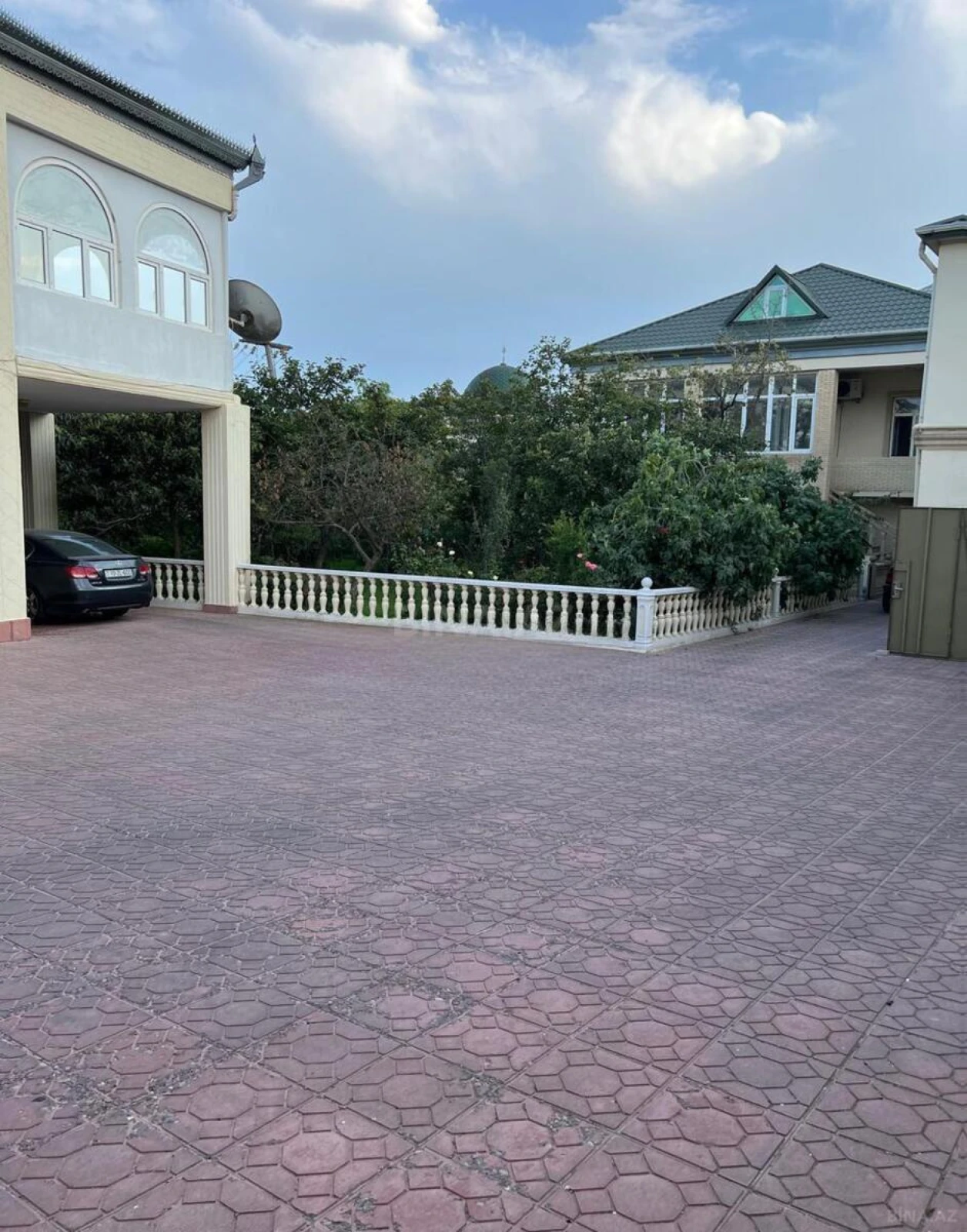 Satılır 8 otaqlı həyət evi 500 m²