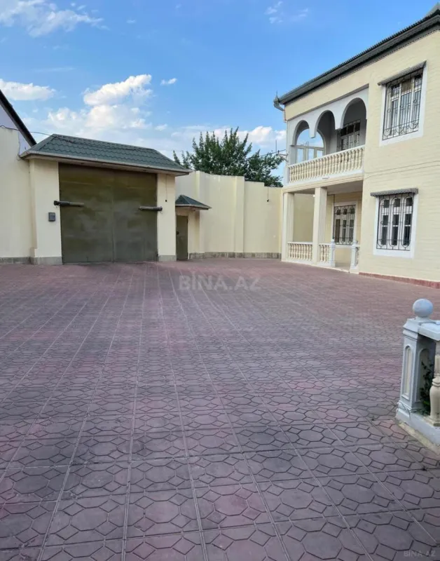 Satılır 8 otaqlı həyət evi 500 m²