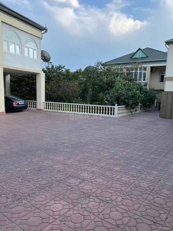 Satılır 8 otaqlı həyət evi 500 m²