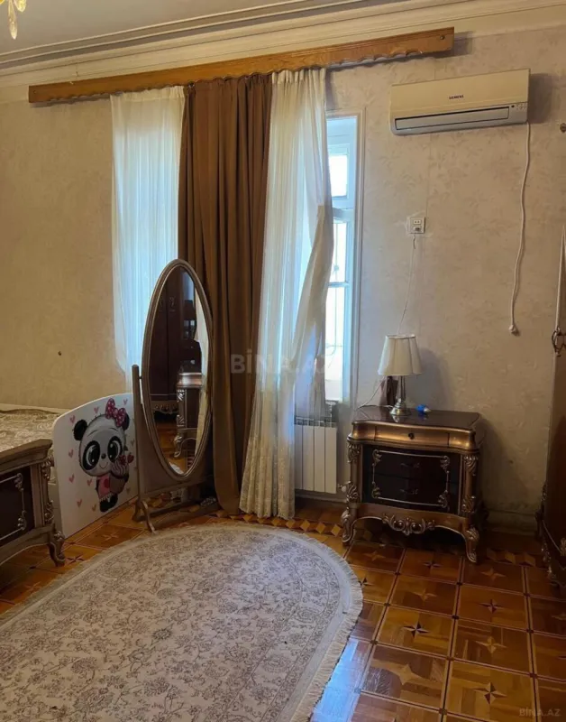 Satılır 8 otaqlı həyət evi 500 m²