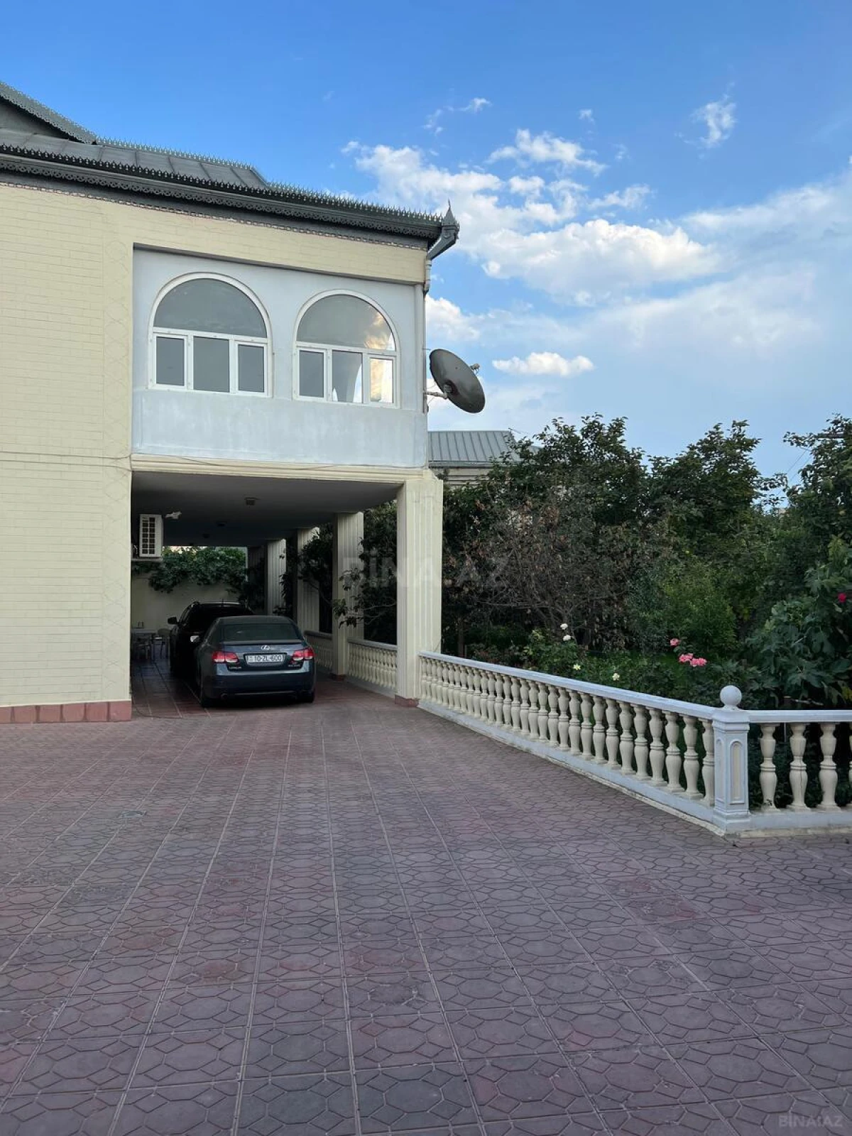 Satılır 8 otaqlı həyət evi 500 m²