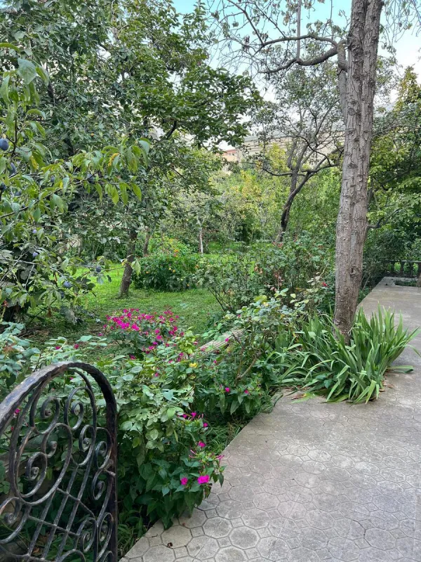 Satılır 8 otaqlı həyət evi 500 m²