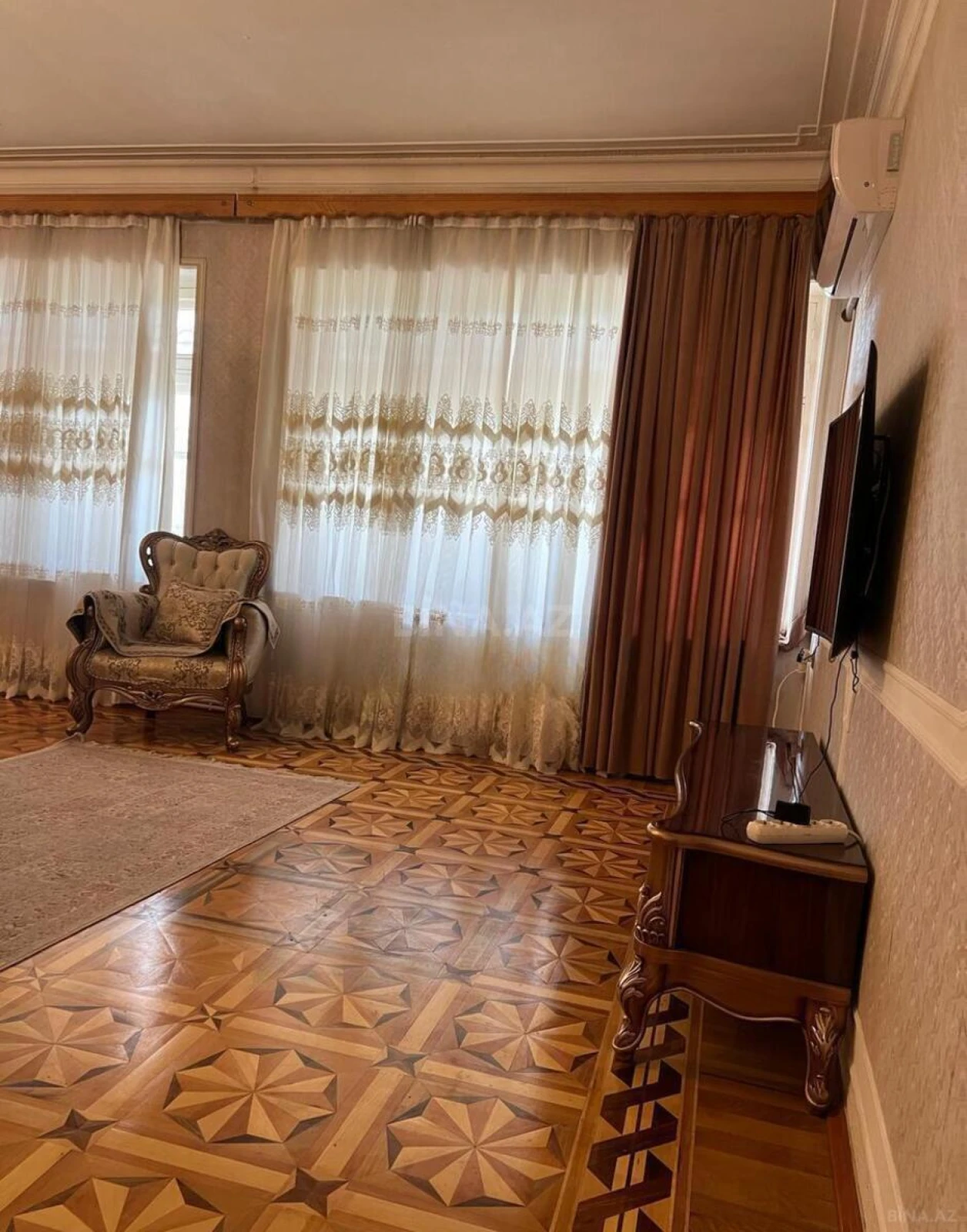 Satılır 8 otaqlı həyət evi 500 m²
