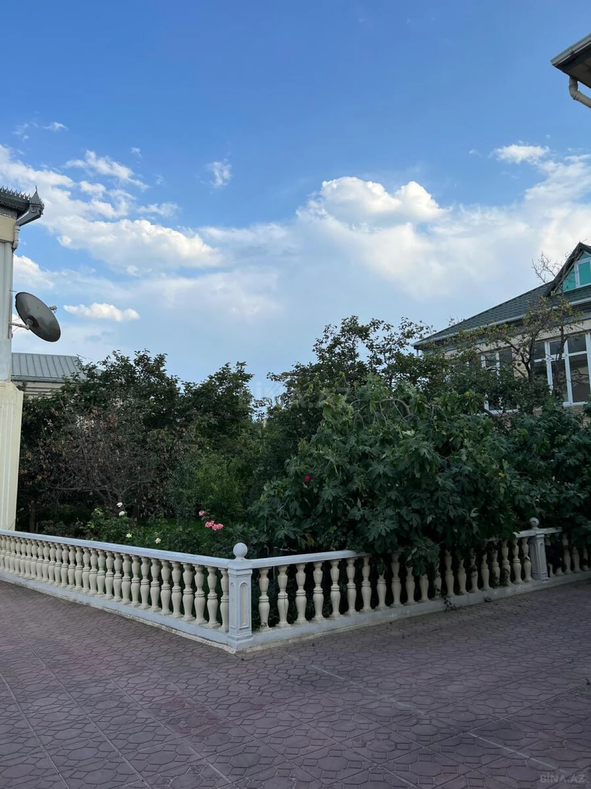 Satılır 8 otaqlı həyət evi 500 m²