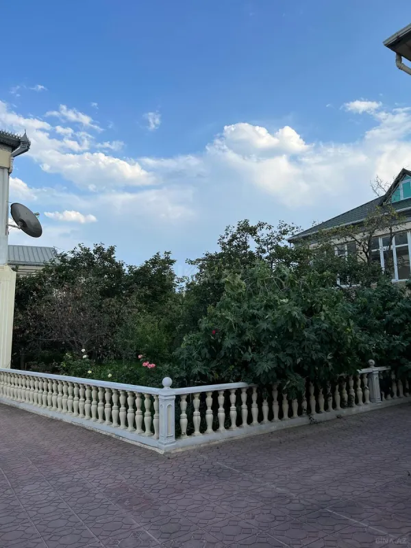 Satılır 8 otaqlı həyət evi 500 m²