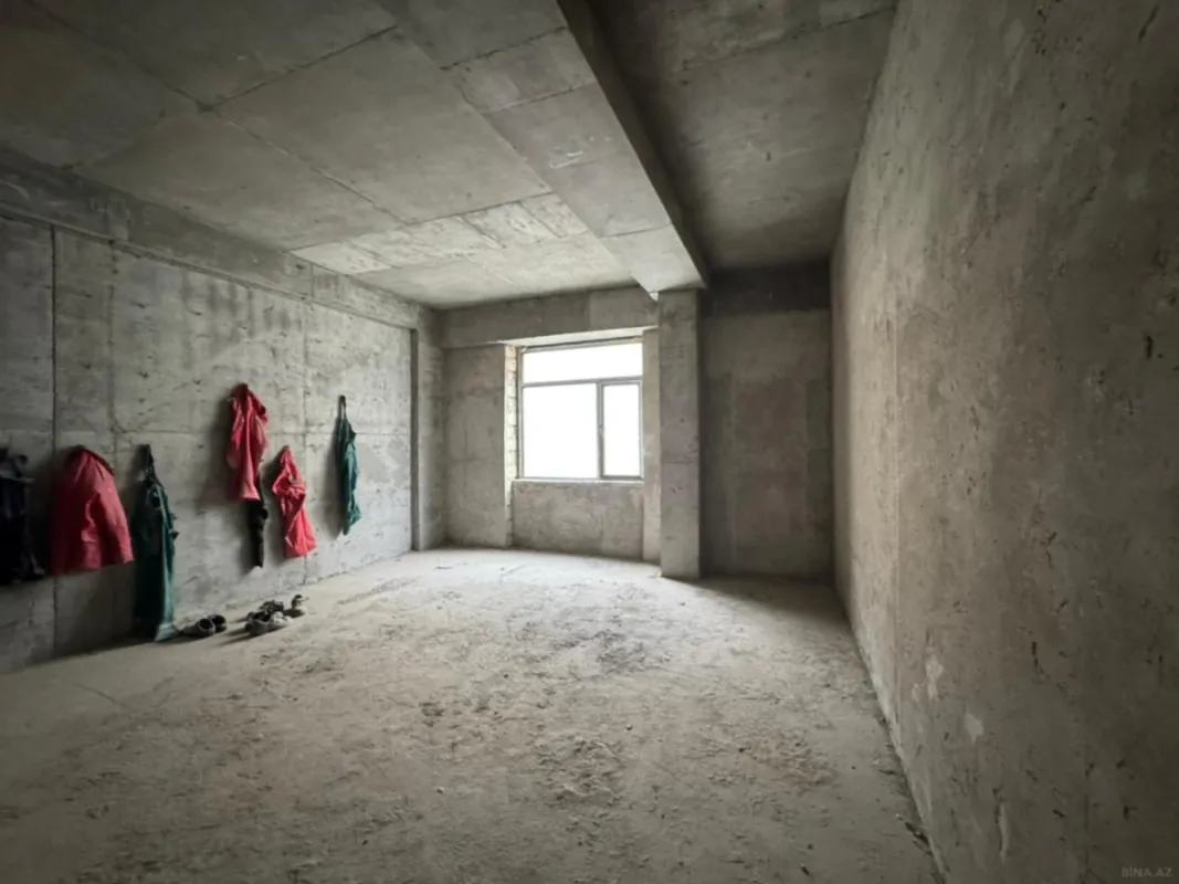 Satılır 4 otaqlı mənzil 162 m²