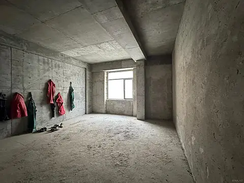 Satılır 4 otaqlı mənzil 162 m²