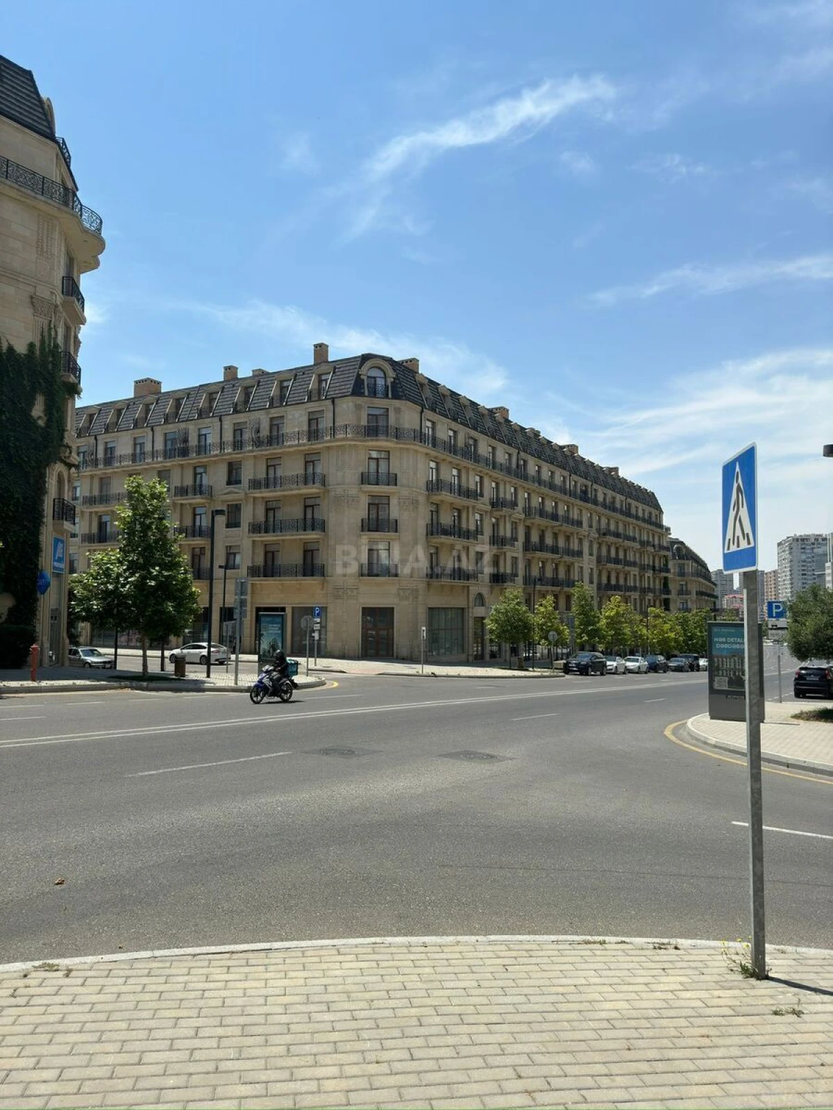 Satılır 4 otaqlı mənzil 162 m²