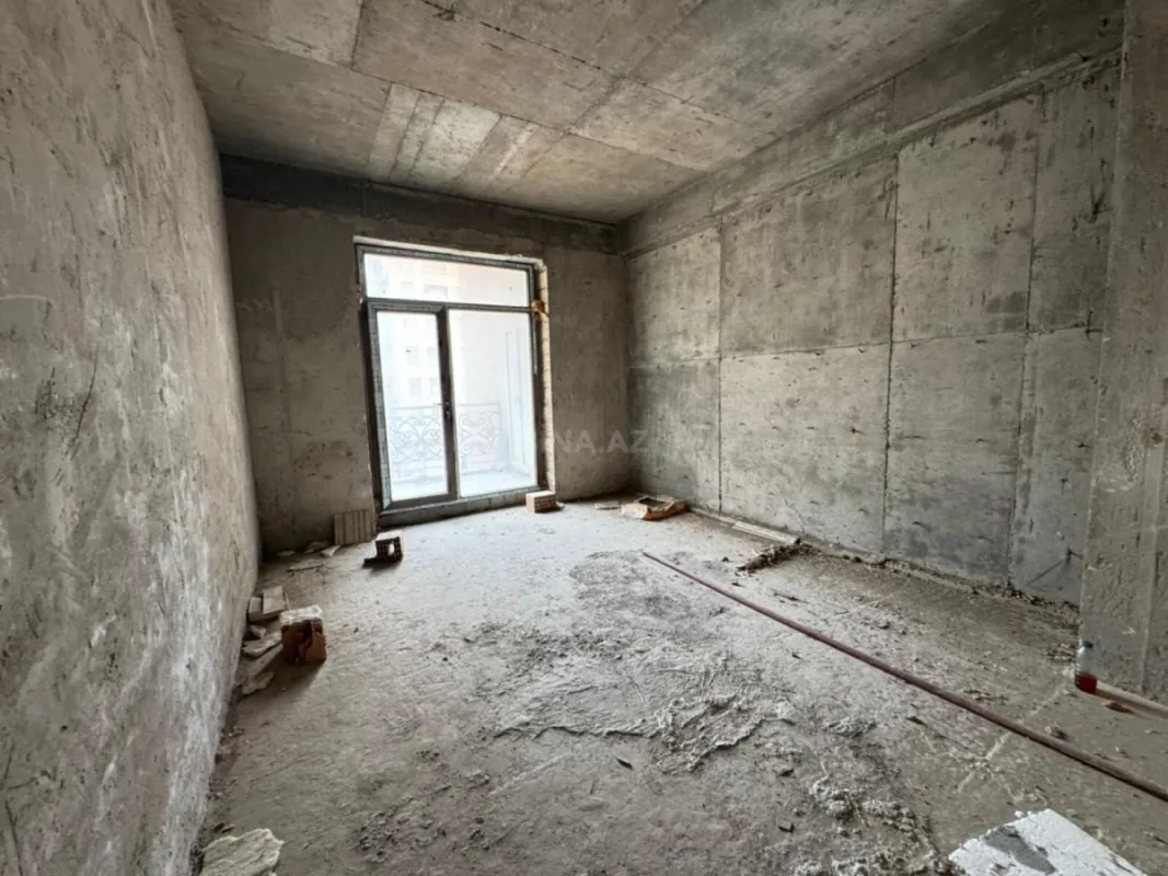 Satılır 4 otaqlı mənzil 162 m²