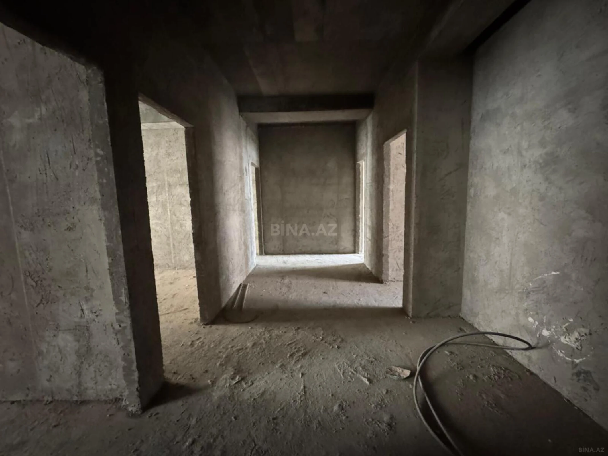 Satılır 4 otaqlı mənzil 162 m²