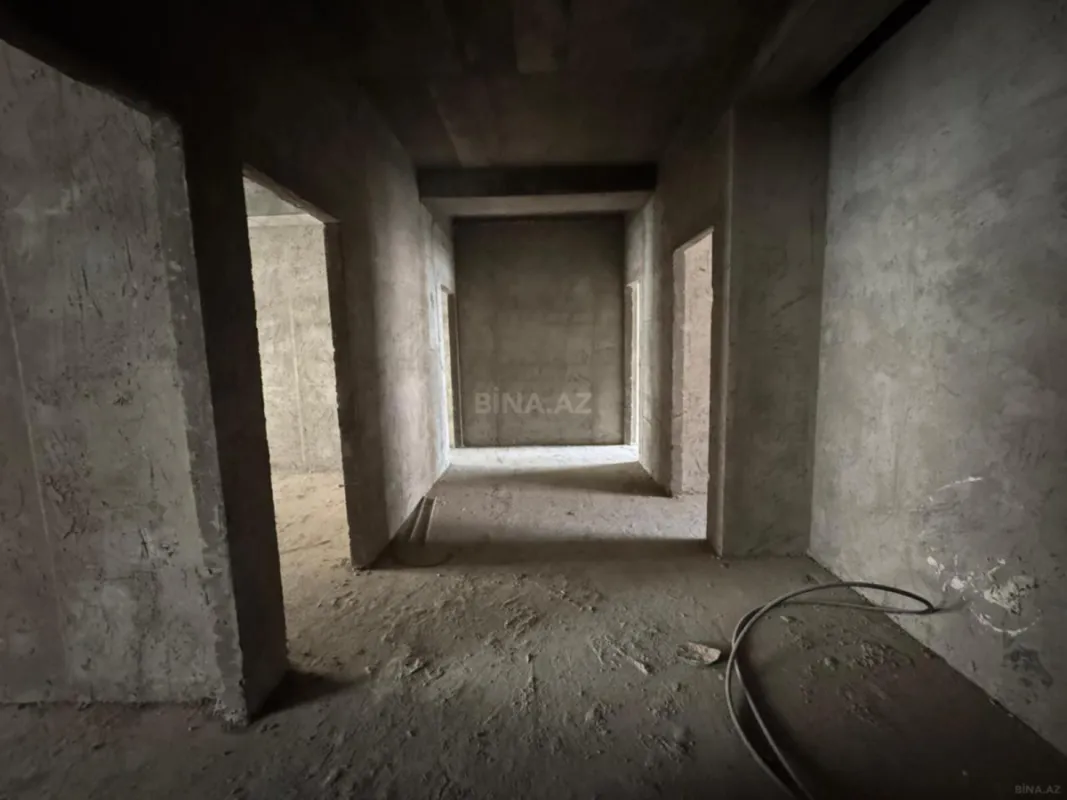 Satılır 4 otaqlı mənzil 162 m²