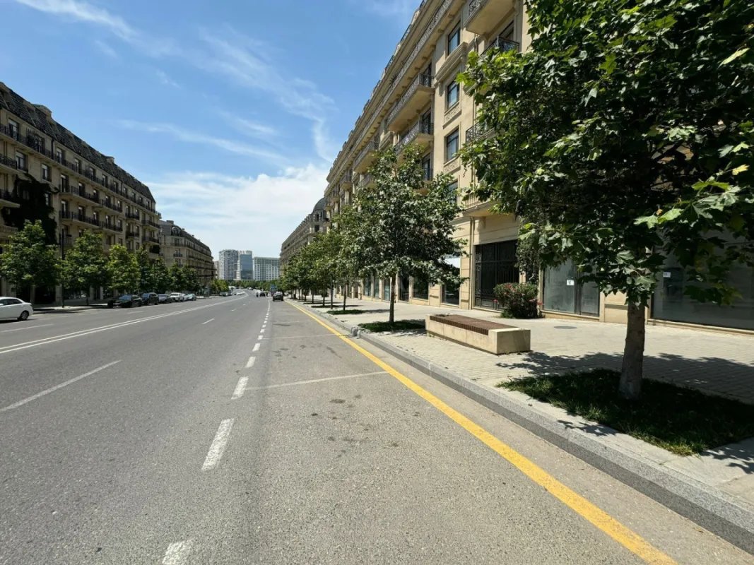 Satılır 4 otaqlı mənzil 162 m²