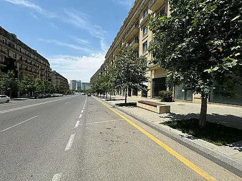 Satılır 4 otaqlı mənzil 162 m²