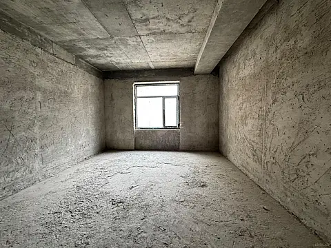 Satılır 4 otaqlı mənzil 162 m²