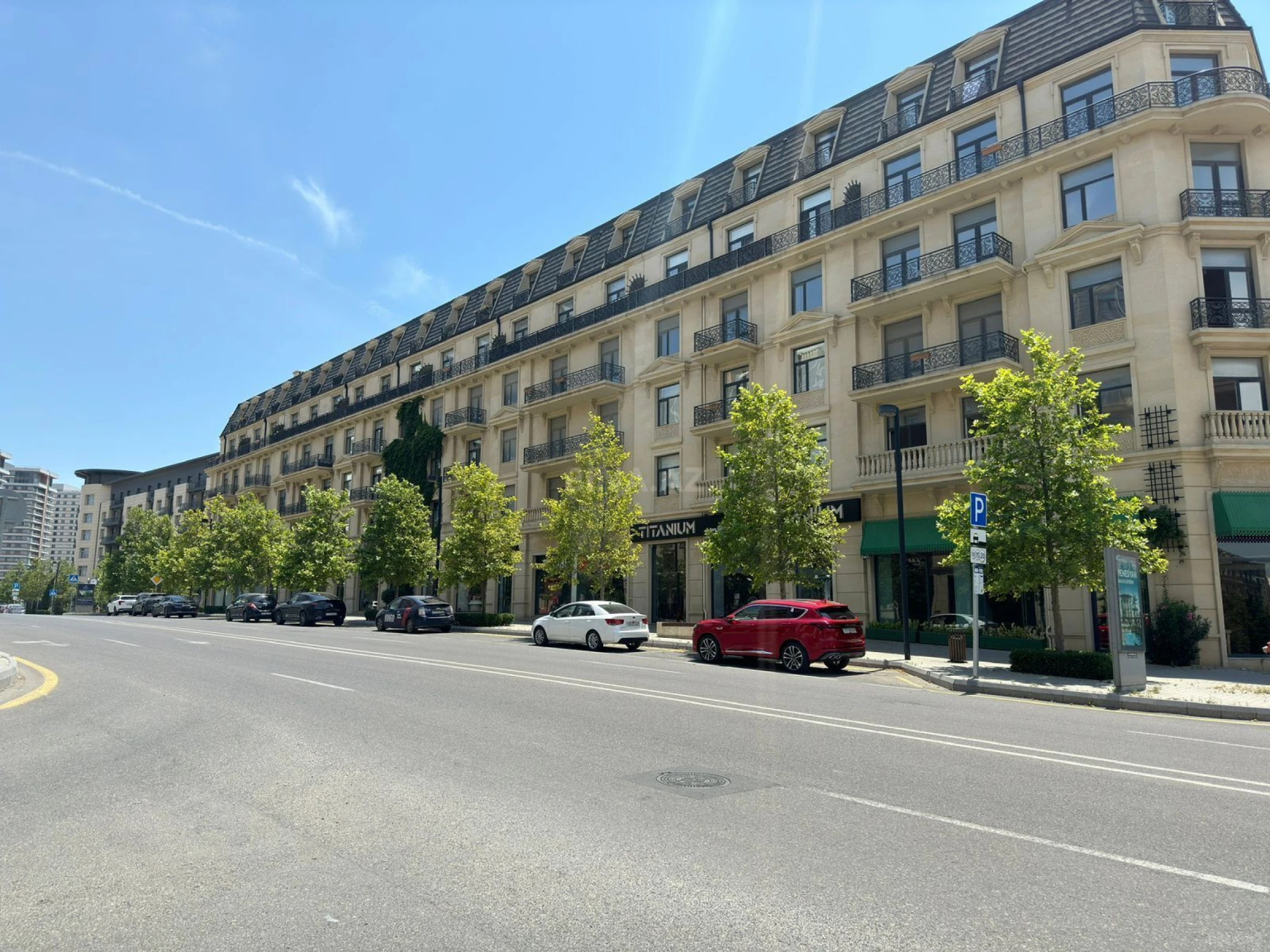 Satılır 4 otaqlı mənzil 162 m²