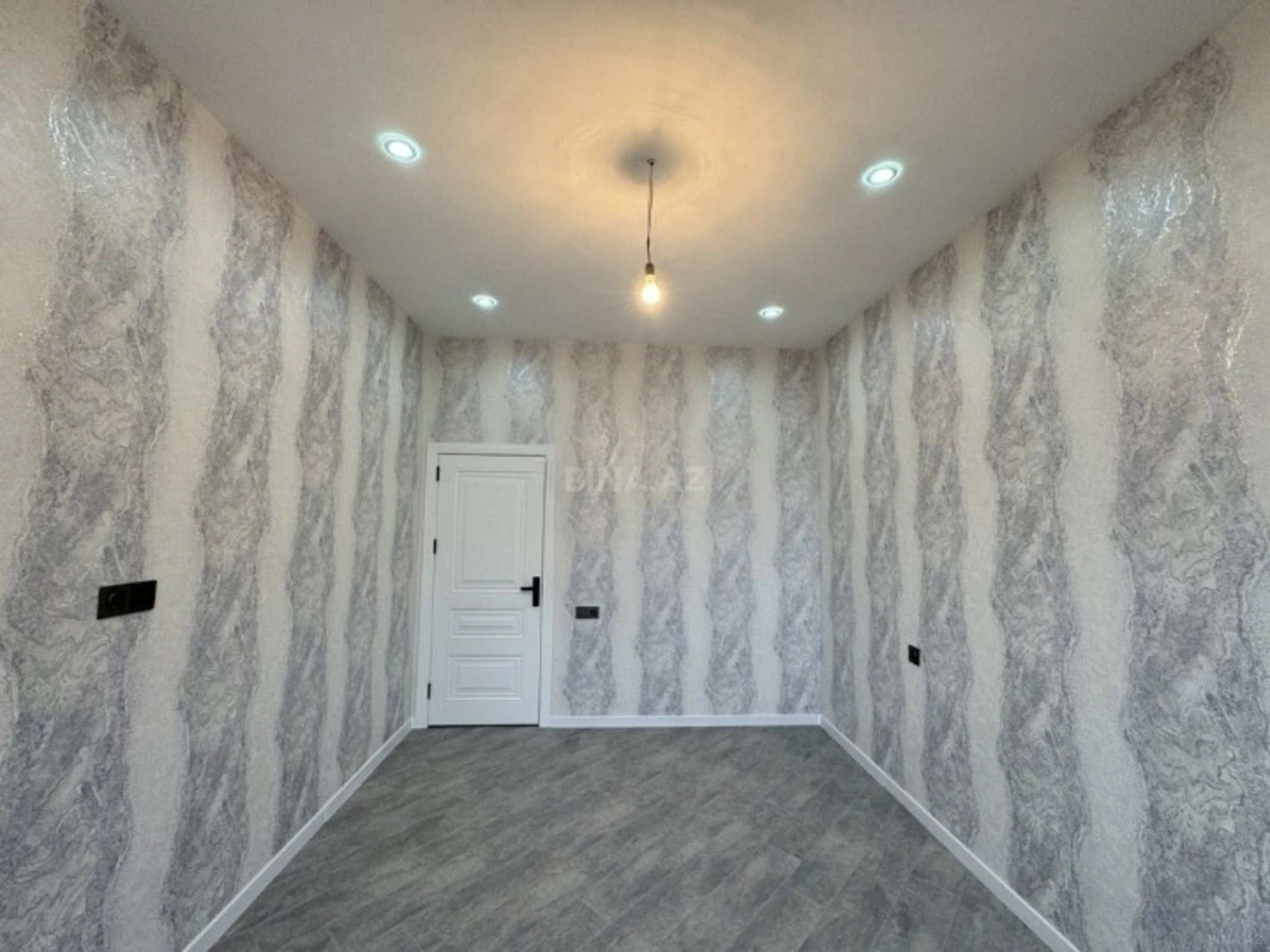 Satılır 2 otaqlı mənzil 67 m²