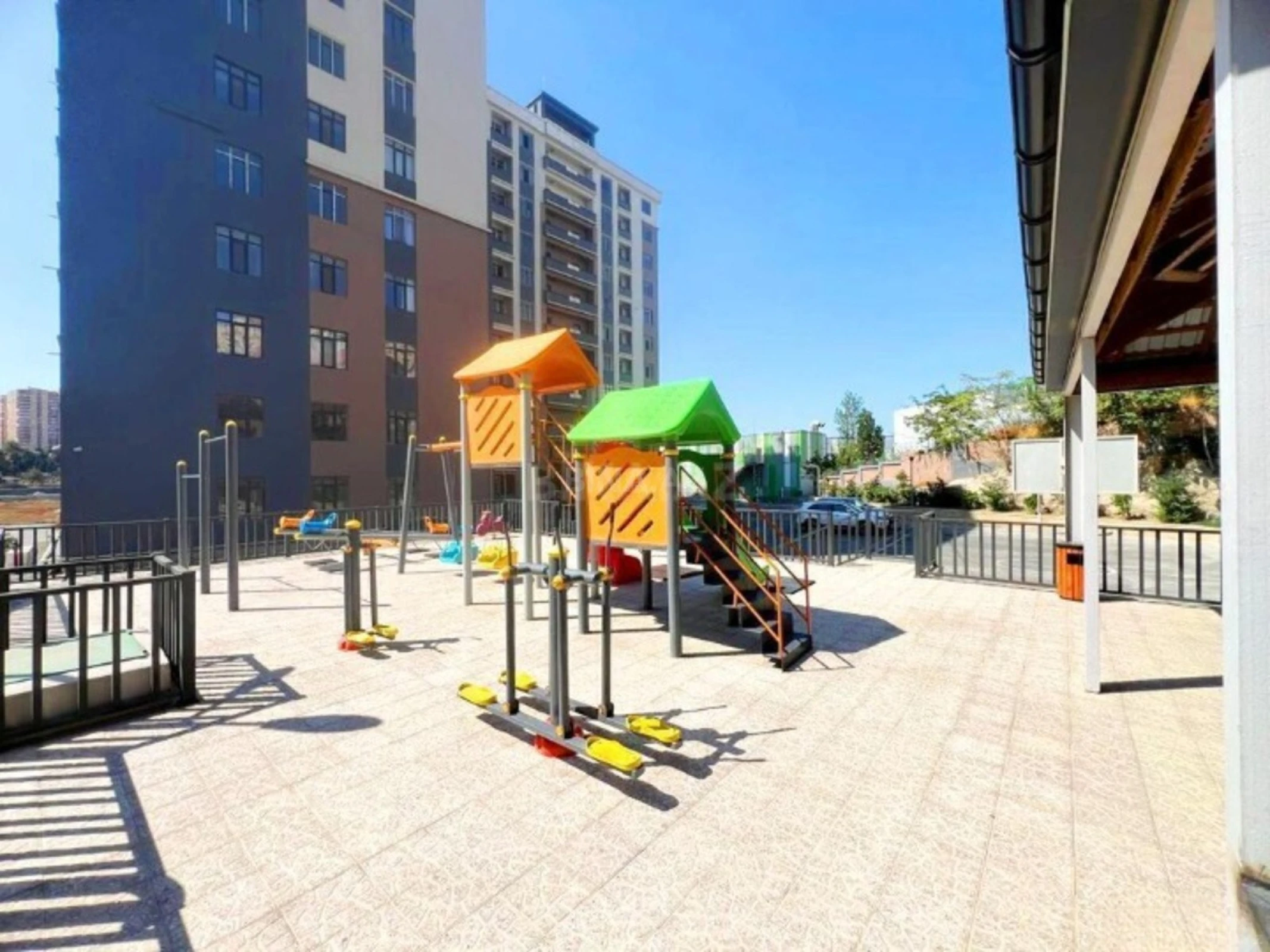 Satılır 2 otaqlı mənzil 67 m²