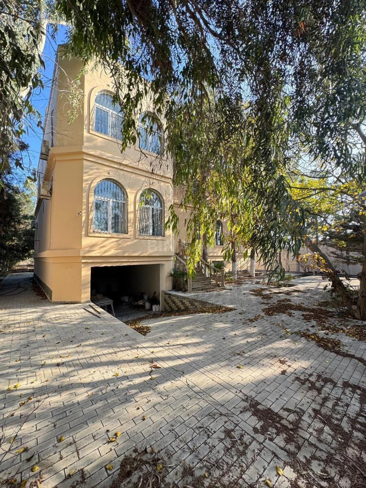 Satılır 7 otaqlı həyət evi 450 m²